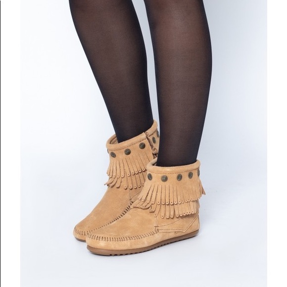 Minnetonka Moccasins Double Fringe Side Zip Taupe Suede Boots Size 8.5 - Picture 2 of 12